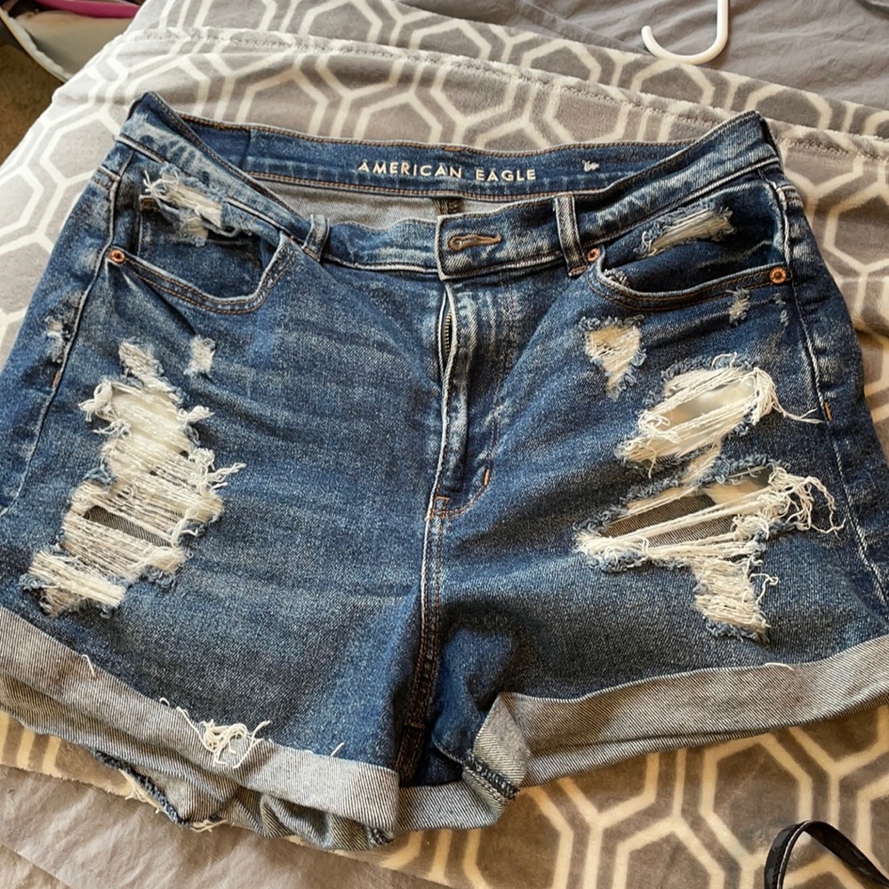 American eagle mom short